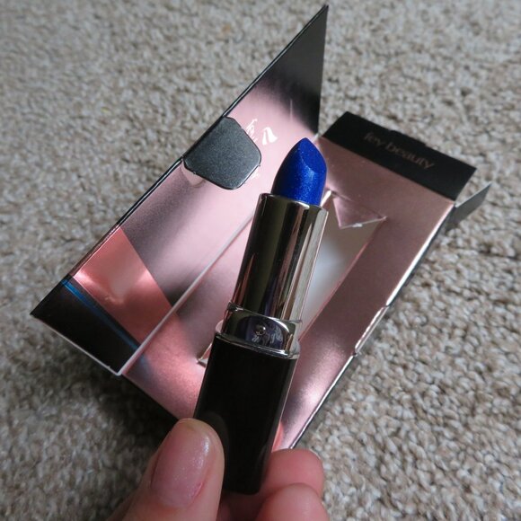 Fey Beauty Blue Glitter Color Changing Lipstick NEW - Picture 1 of 4